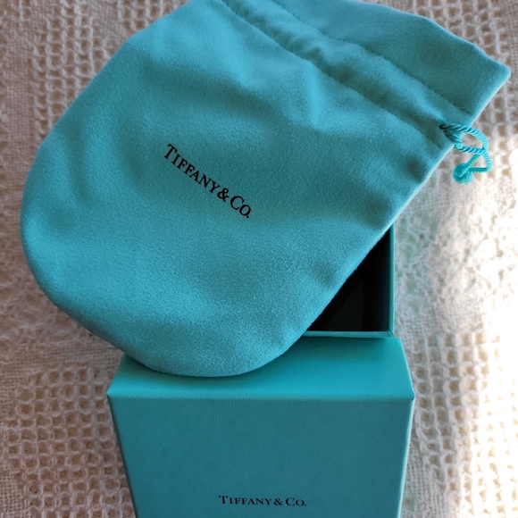 💙 Tiffany Authentic Packaging Bundle 💙 Medium Box & Pouch 4" x 4" x 3" - Picture 9 of 9